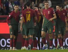 168娱乐-欧预赛葡萄牙完胜冰岛，成为首支以全胜战绩踢完小组赛的联队