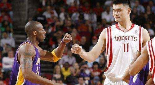 中国篮球前任大魔王曾经被168娱乐天王黑曼巴撞伤过