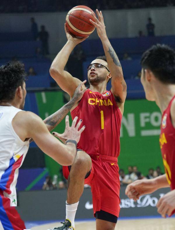 168娱乐-李凯尔-将继续效力中国篮球