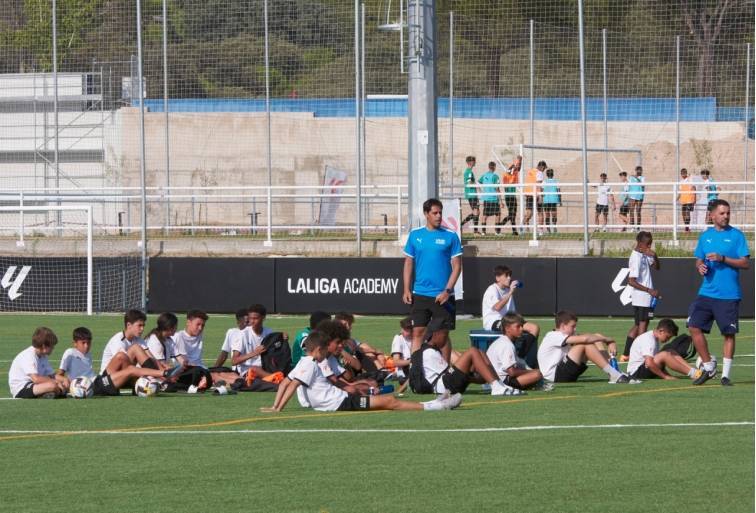 168娱乐-西班牙甲级联赛联盟马德里学院拉开帷幕，选手数量倍增并首次组建女足队