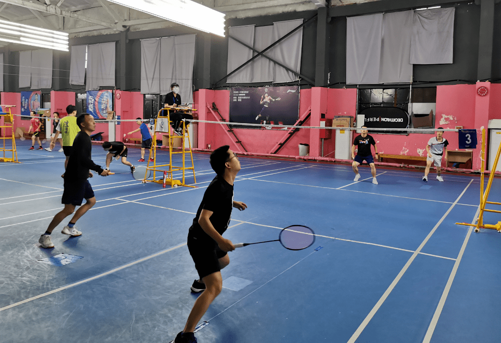168娱乐-以球会友迎中秋，“境享活力”羽毛球比赛在宝山举行