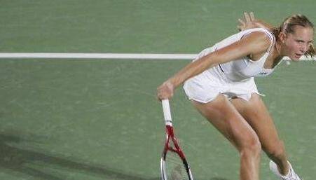 168娱乐-为什么网球比赛，女选手必须穿短裙比赛？不会走光吗？