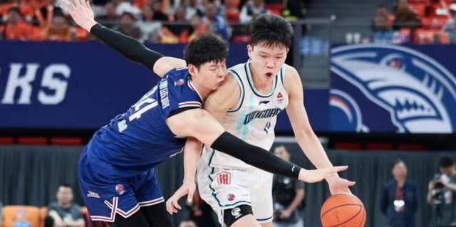 168娱乐-CBA曝出大冷门，王哲林或被裁，上海男篮有望摆脱联赛第一大混子