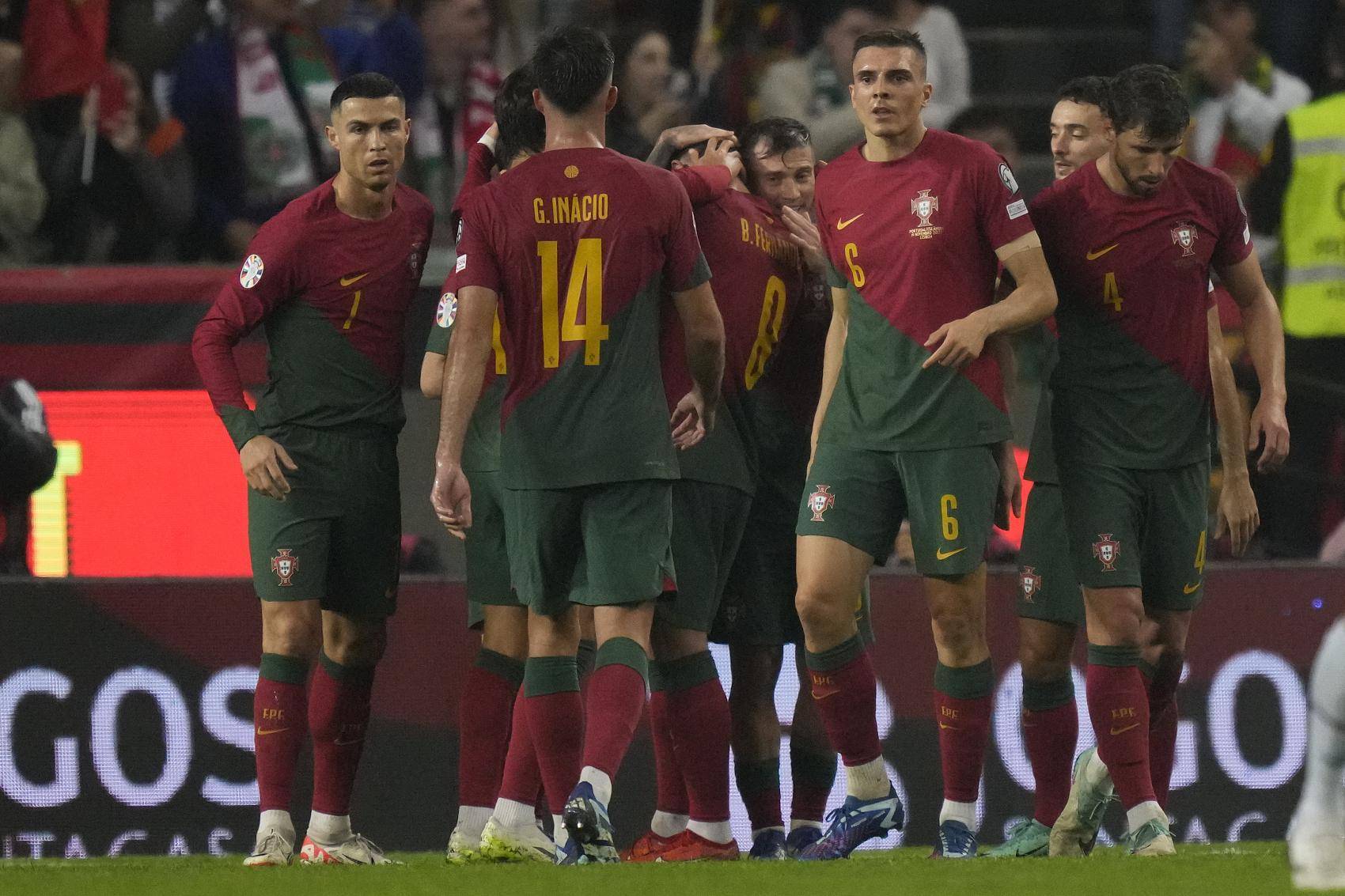 168娱乐-欧预赛葡萄牙完胜冰岛，成为首支以全胜战绩踢完小组赛的联队