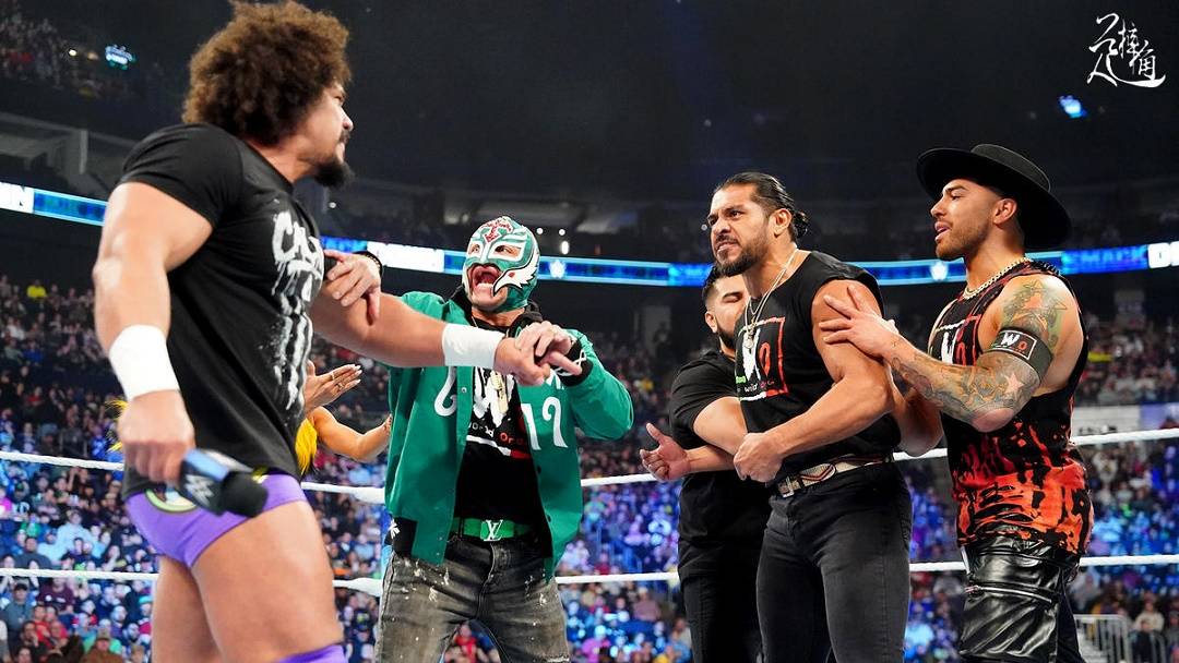 168娱乐-WWE欧文斯代班解说拿后生疯狂开涮，“接管小队”空前壮大！