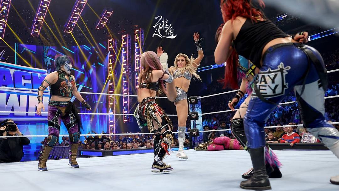 168娱乐-WWE欧文斯代班解说拿后生疯狂开涮，“接管小队”空前壮大！