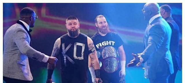 168娱乐-WWE计划有变，欧文斯缺席节目另有蹊跷，或将与萨米反目成仇……