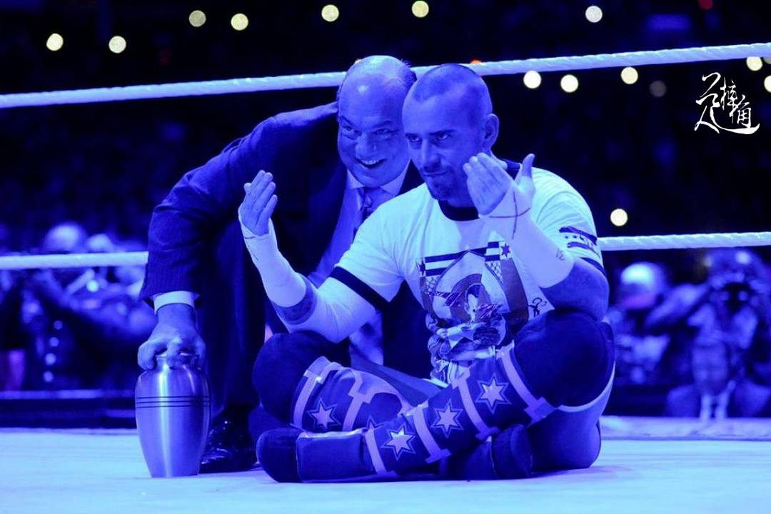 168娱乐-CM朋克剑指WWE摔角狂热主战赛，夏洛特疑似膝盖受伤！