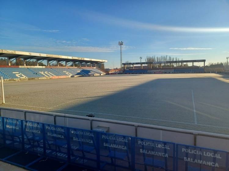 168娱乐-西班牙媒体-黄潜对决尤尼恩斯塔斯的国王杯补赛前，球场仍处于结冰状态